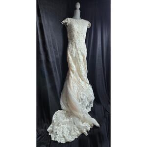 Exquisite Lace Bridal Gown in Cream